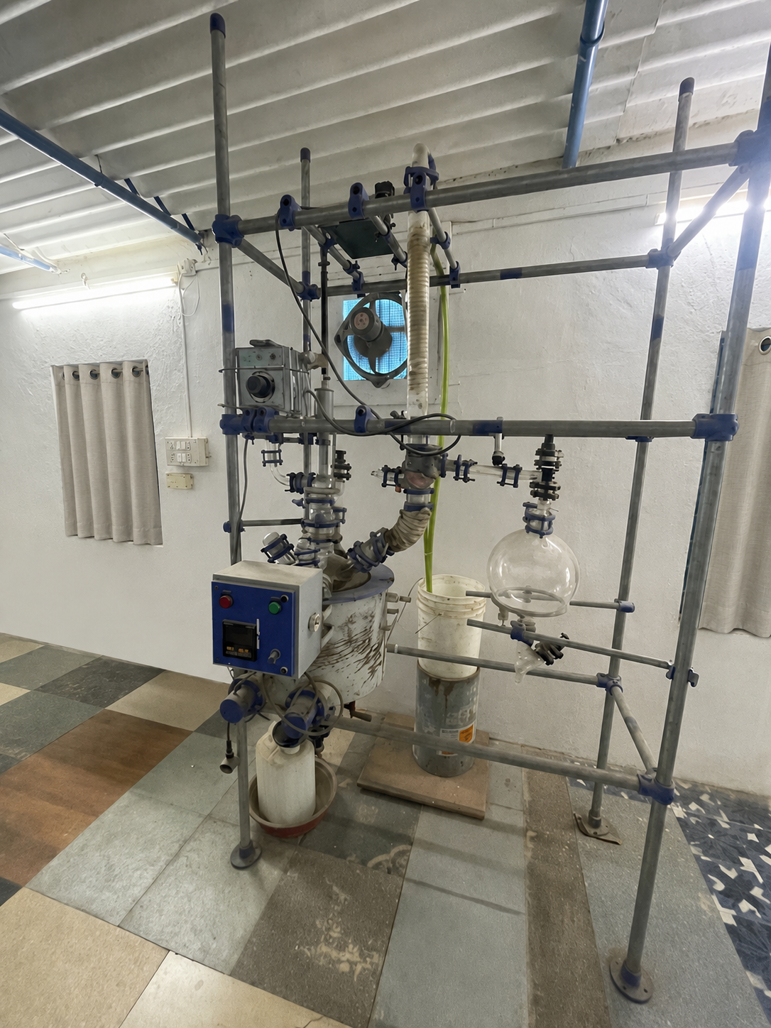 Custom synthesis reactor and distillation laboratory setup